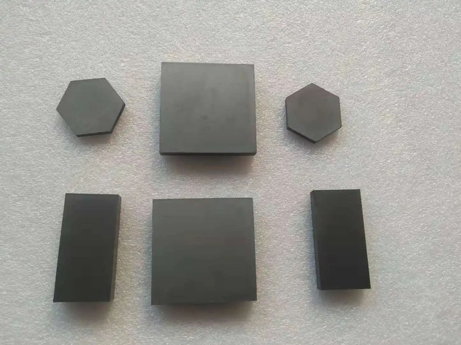 Silicon nitride wear plates and lining tiles
